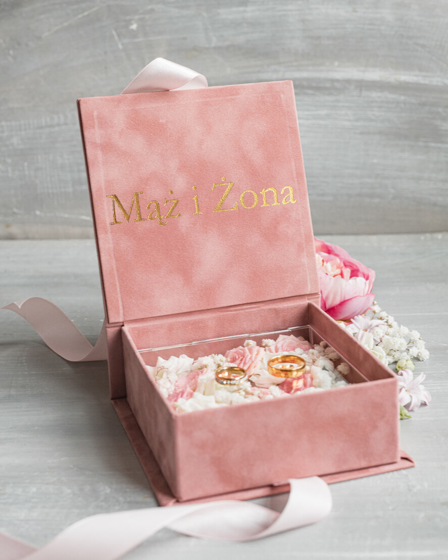 Pudełka Szkatułki na Obrączki glamour   szkatułka na obrączki wasze imiona i data, welurowe pudełko na obrączki ślubne, eleganckie aksamitne pudełko na obrączki ze złotymi napisami3