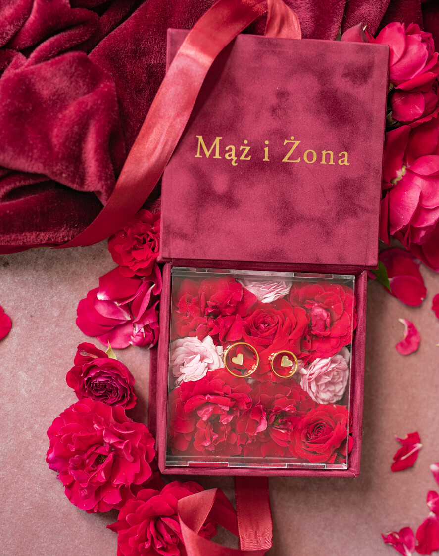 Pudełka Szkatułki na Obrączki glamour bordowe pudełeczko na obrączki ślubne wasze imiona, welurowe pudełko z kokardką, złote imiona7