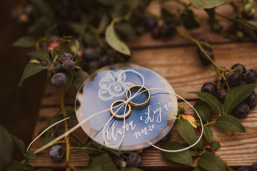 Pudełka Szkatułki na Obrączki glamour krążek na obrączki z akrylu wyjątkowy pomysł na umieszczenie Waszych obrączek3