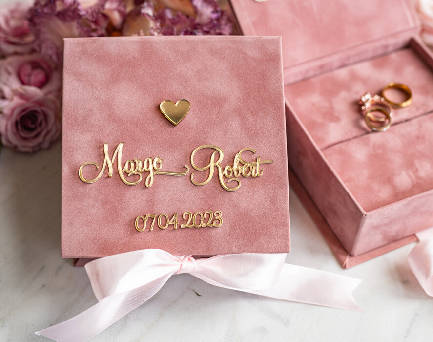 Pudełka Szkatułki na Obrączki glamour szkatułka na obrączki wasze imiona i data, welurowe pudełko na obrączki ślubne, eleganckie aksamitne pudełko na obrączki  ze złotymi napisami, wesele glamour 0