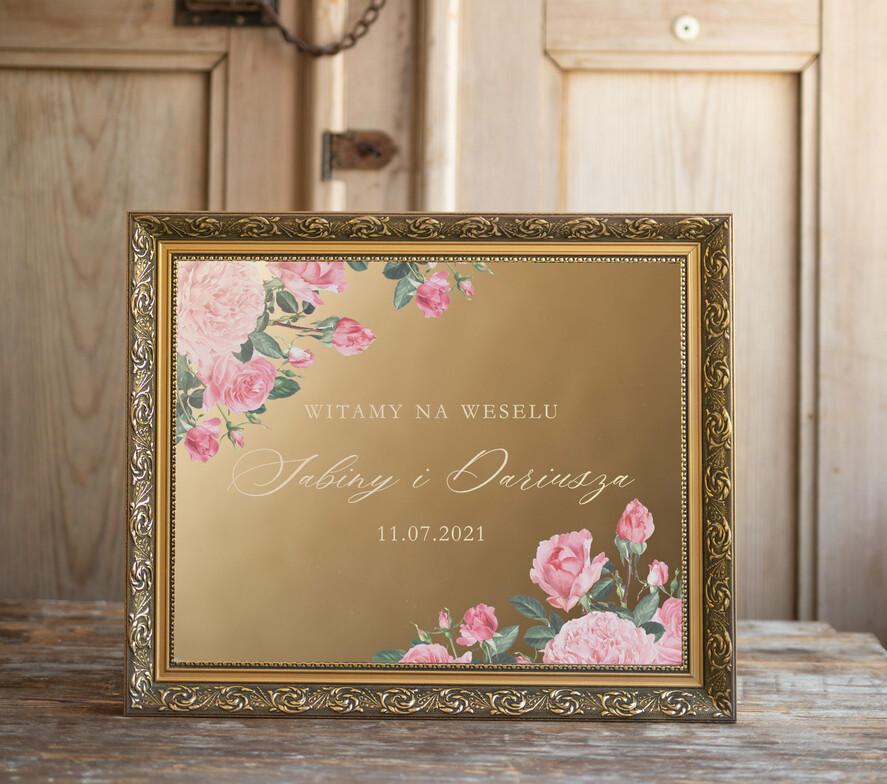 Plany stołów złote na lustrze  0