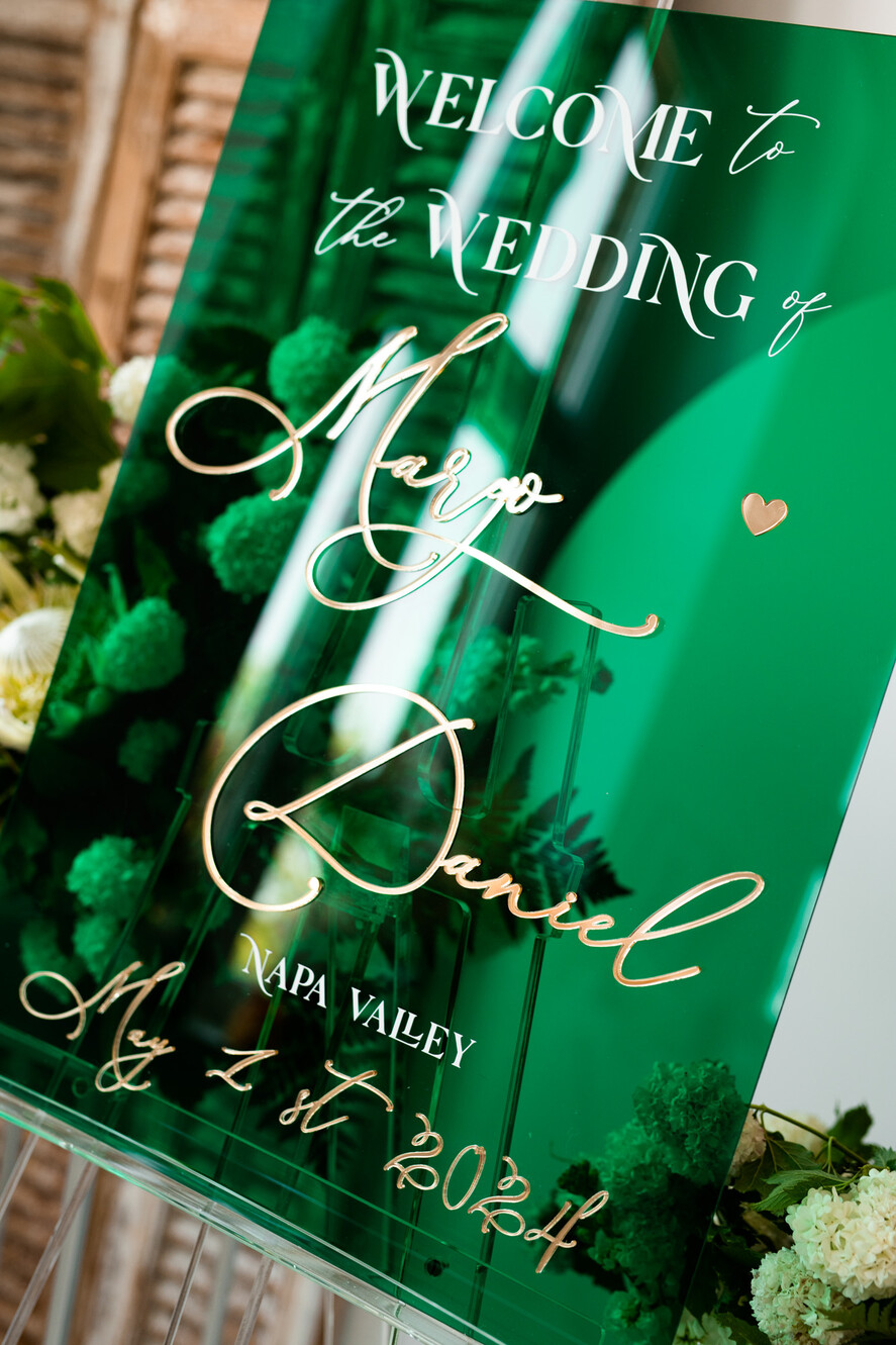 Plany stołów na pleksie - akryl Tablica powitalna slubna glamour, elegancka powitalna plansza ze złotymi literami, rama powitanie na weselu plansza powitalna na pleksie ze zlotymi literami1