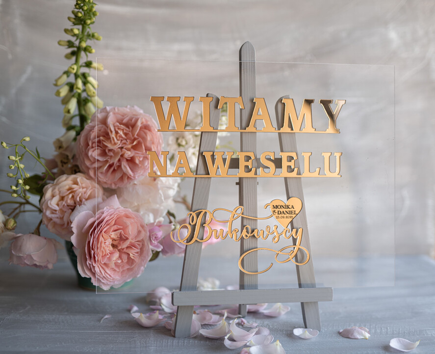Plany stołów na pleksie - akryl Akrylowa tablica z powitaniem gości na weselu złote napisy lustrzane Plansza - witamy na weselu - Powitalna tablica weselna lustrzane Imiona0