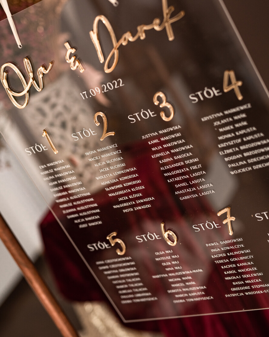 Plany stołów na pleksie - akryl plansza powitanie gości i plan stołów w jednym, akrylowy plan stołów, nowoczesna plansza usadzenia gości, plan stołów w stylu glamour7