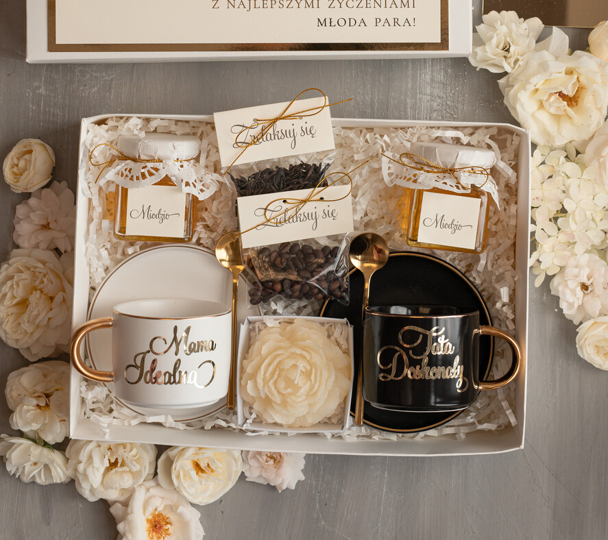 Prezenty, Podziękowania dla Rodziców zestawy prezentowe kubki filiżanki podziękowanie dla Rodziców na weselu, filiżanki biała i czarna dla Rodziców, prezent dla Rodziców od Młodej Pary, pomysł na prezent dla Rodziców1