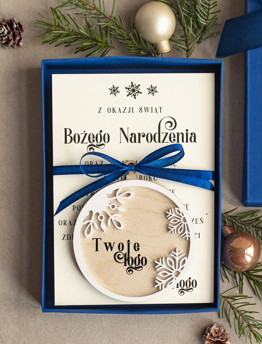Kartki świąteczne z logo firmy kartka pudełko Biznesowe kartki świąteczne z logo w pudełku sniezynki bombką na choinkę- drewniane zawieszki na choinkę prezent dla klientów0