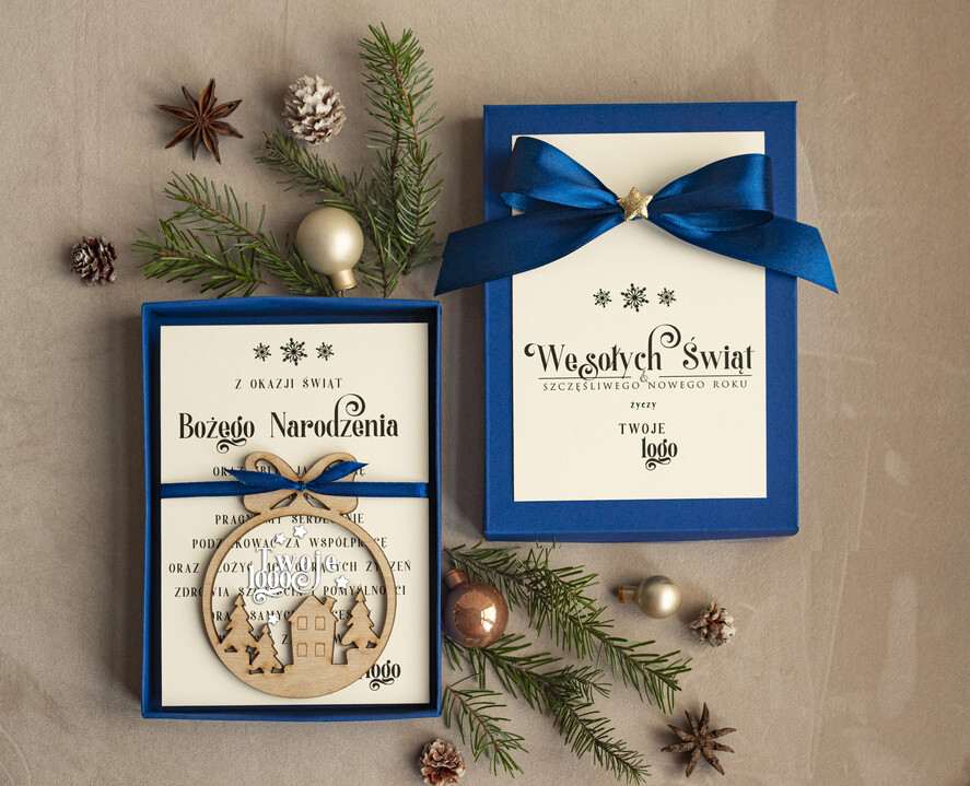 Kartki świąteczne z logo firmy kartka pudełko Biznesowe kartki świąteczne z logo w pudełku z bombką domki na choinkę- drewniane zawieszki na choinkę prezent dla klientów2