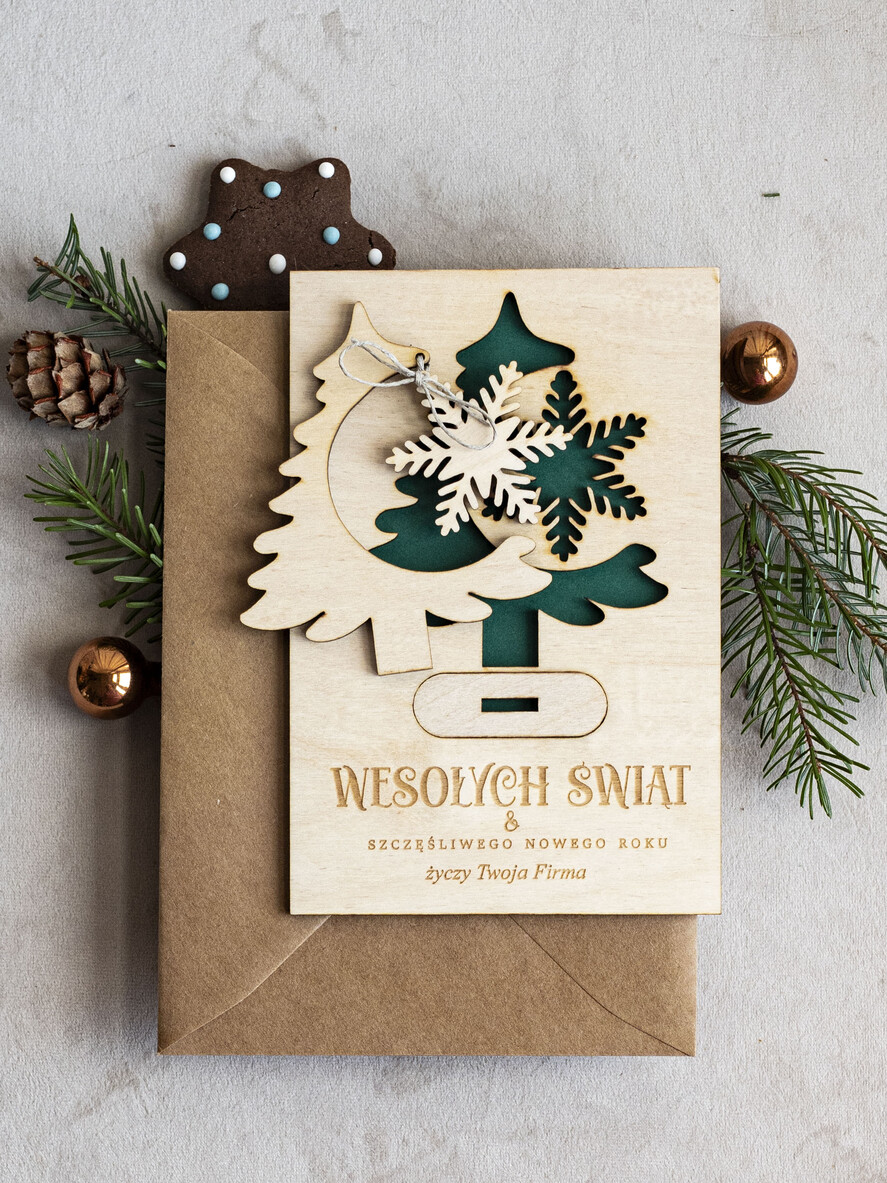 Kartki świąteczne z logo firmy z magnesem lub zawieszką na choinkę Drewniana kartka świąteczna z logo firmy - świąteczna choinka stojąca z kartką świąteczna firmową, drewniana kartka na swieta, kartka swiateczna z zawieszką5