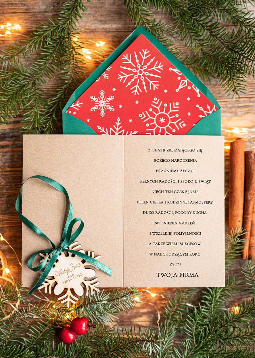 Kartki świąteczne z logo firmy z magnesem lub zawieszką na choinkę kartki świąteczne dla firmy z logo kartki z drewnianą bombką   kartki świąteczne dla firm Drewniana bombka zawieszka na choinke1