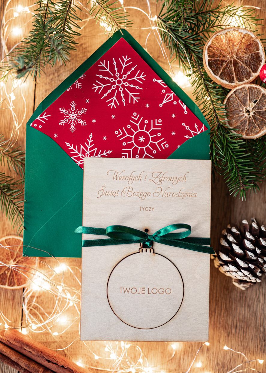 Kartki świąteczne z logo firmy z magnesem lub zawieszką na choinkę kartki świąteczne dla firm Drewniana bombka zawieszka na choinke z Logo firmy świateczna kartka firmowa 0