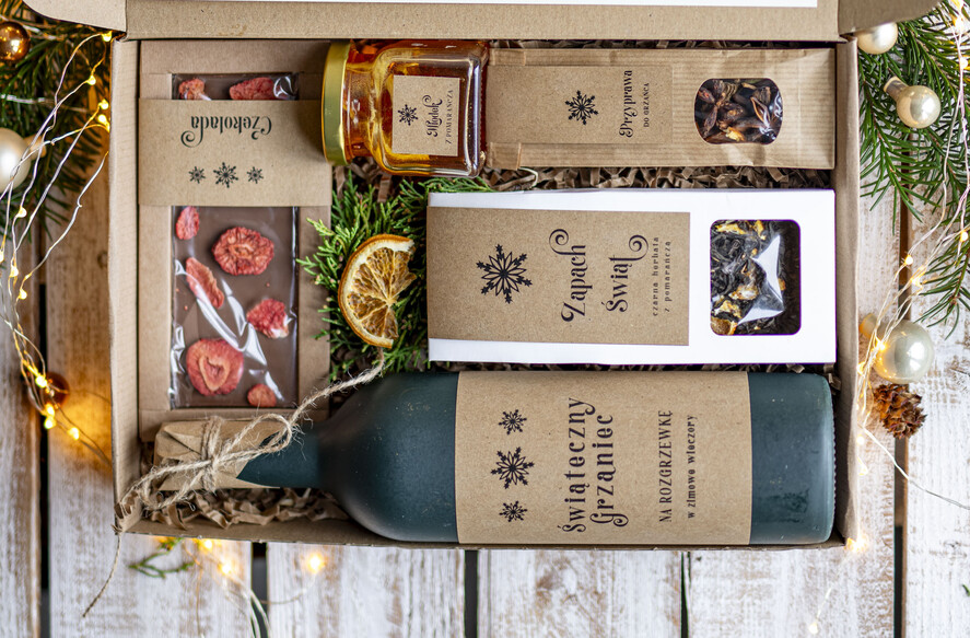 Prezenty oferta dla Firm zestawy na rozgrzewkę Oryginalne prezenty świąteczne dla pracowników, kosz prezentowy  z logo upominek świąteczny dla  klientów biznesowych, świąteczne boxy prezentowe1