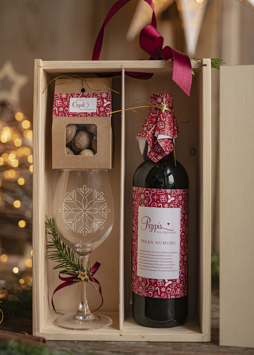 Prezenty oferta dla Firm zestawy na rozgrzewkę Prezent od firmy na święta grzaniec w drewnianej skrzynce, ekskluzywne prezenty firmowe, eleganckie paczki od firmy, paczki prezentowe0