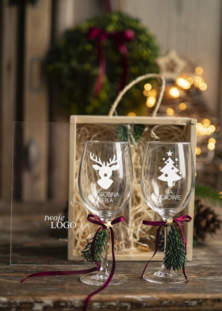 Prezenty oferta dla Firm zestawy na rozgrzewkę upominki na święta oferta dla firm grawerowane kieliszki  w skrzynce 0