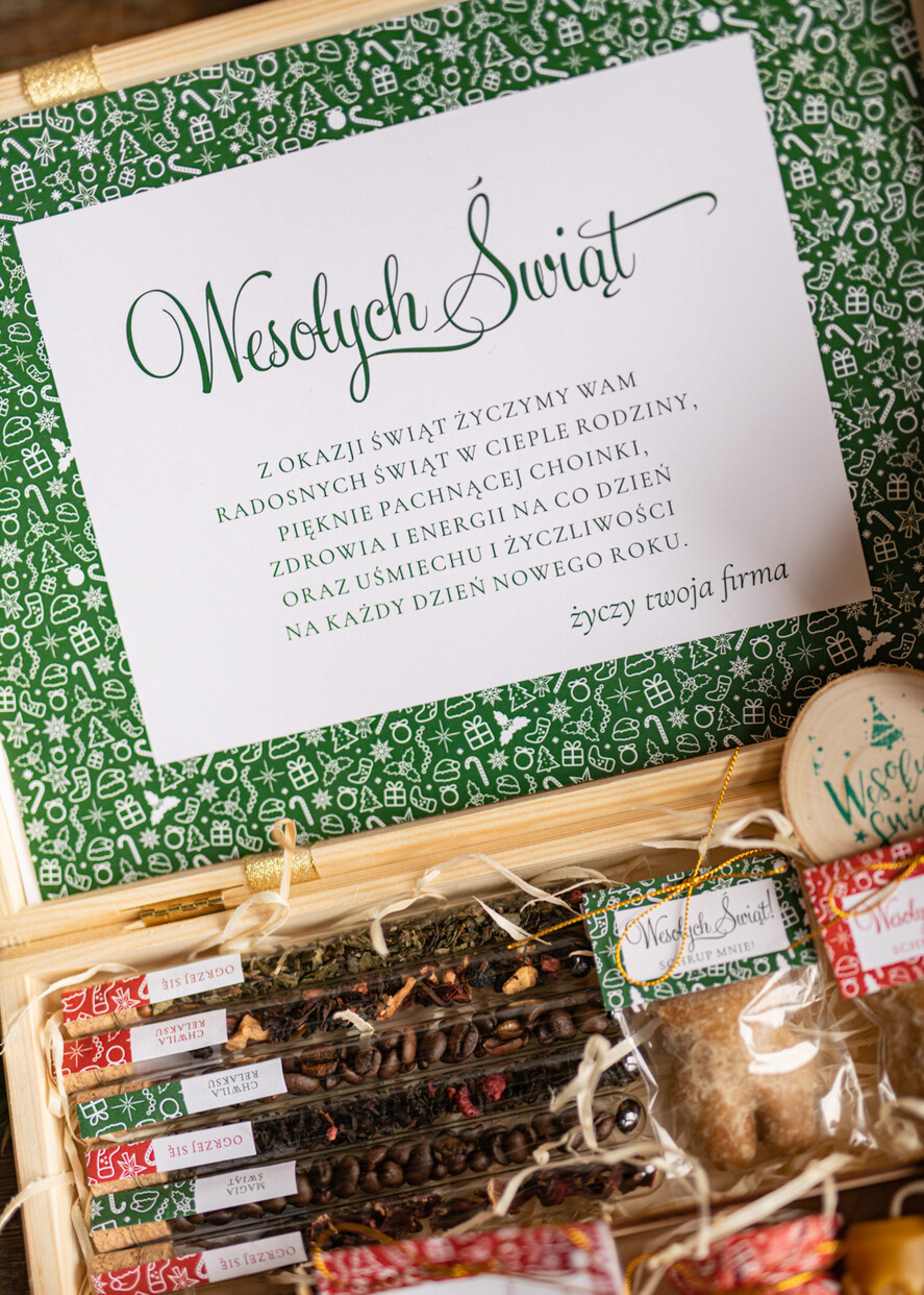 Prezenty oferta dla Firm słodkie zestawy  prezenty na świąta prezent z logo firmy czekolada z dodatkami  miód i herbata10