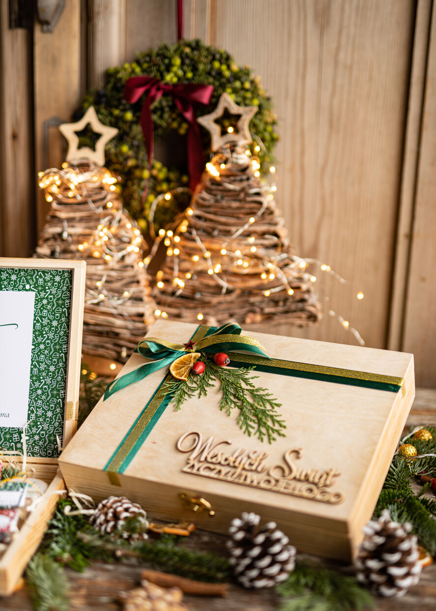 Prezenty oferta dla Firm słodkie zestawy  prezenty na świąta prezent z logo firmy czekolada z dodatkami  miód i herbata3