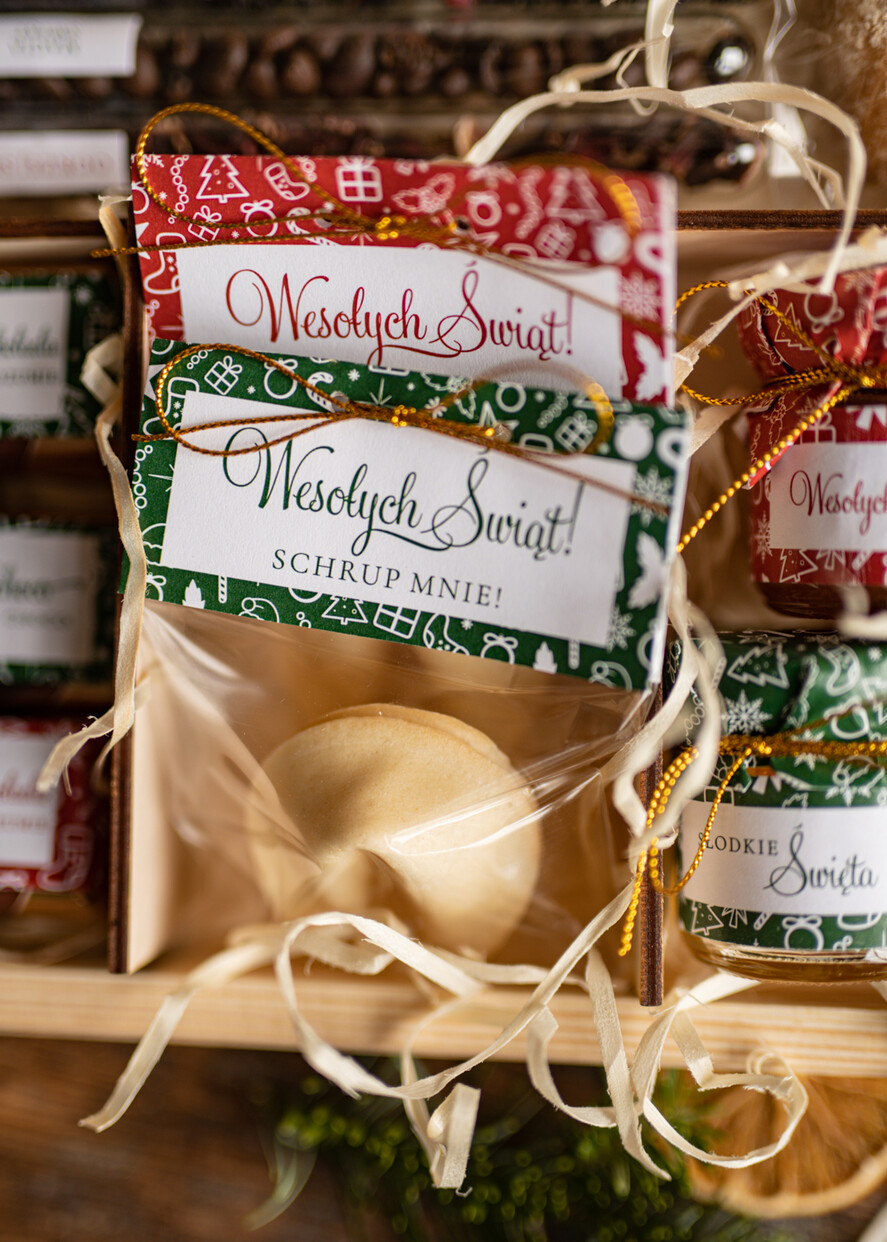 Prezenty oferta dla Firm słodkie zestawy  prezenty na świąta prezent z logo firmy czekolada z dodatkami  miód i herbata8