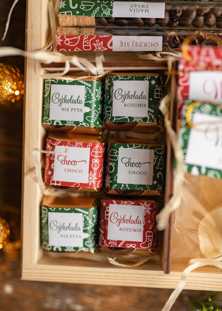 Prezenty oferta dla Firm słodkie zestawy  prezenty na świąta prezent z logo firmy czekolada z dodatkami  miód i herbata9
