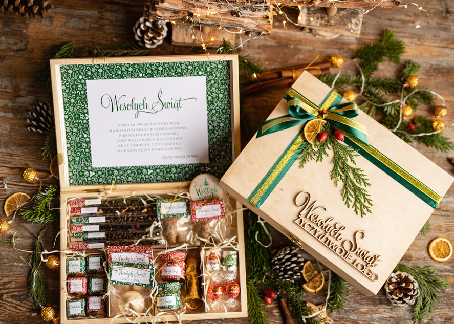 Prezenty oferta dla Firm słodkie zestawy  prezenty na świąta prezent z logo firmy czekolada z dodatkami  miód i herbata0