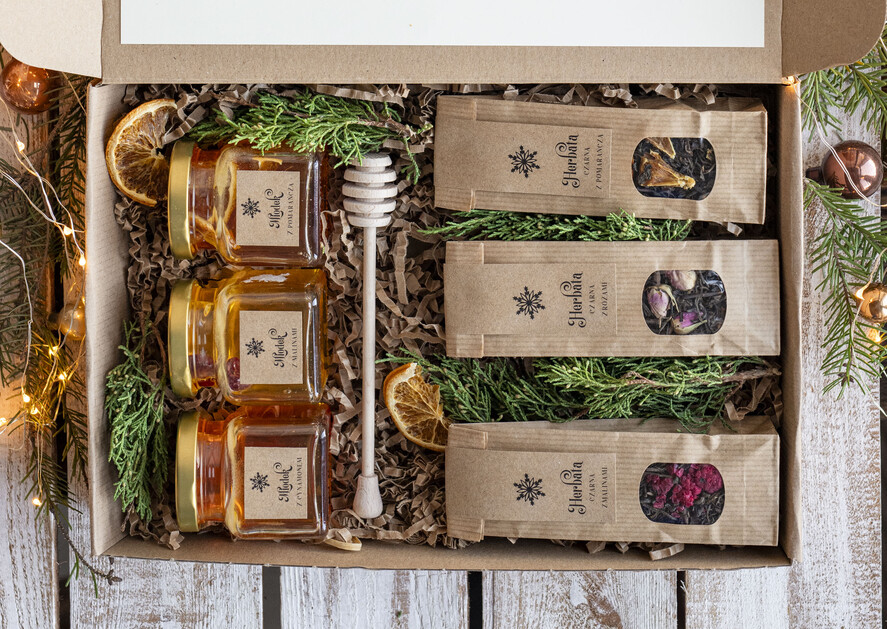 Prezenty oferta dla Firm słodkie zestawy  eleganckie prezenty biznesowe, prezenty swiateczne od firm z logo, zestawy prezentowe na święta dla pracowników firmowe zestawy świąteczne z herbatą i miodem2