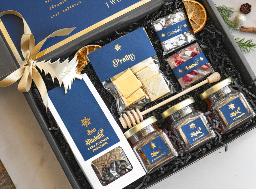 Prezenty oferta dla Firm słodkie zestawy  kosze prezentowe dla firm, prezenty biznesowe  z kawą i herbatą, upominki na święta dla pracowników i kontrahentów, personalizowane prezenty firmowe, zestawy świąteczne z logo, firmowe upominki świąteczne8