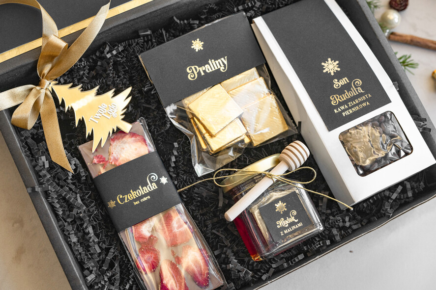 Prezenty oferta dla Firm słodkie zestawy  kosze prezentowe dla firm, prezenty biznesowe z kawą i herbatą, upominki na święta dla pracowników i kontrahentów, personalizowane prezenty firmowe, zestawy świąteczne z logo, firmowe upominki świąteczne6