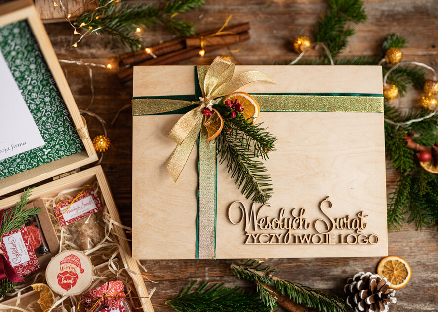 Prezenty oferta dla Firm słodkie zestawy  upominki na święta prezent z logo firmy czekolada z owocami skrzynka z miodem3