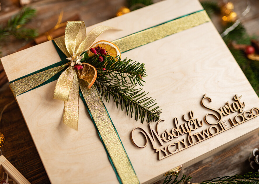 Prezenty oferta dla Firm słodkie zestawy  upominki na święta prezent z logo firmy czekolada z owocami skrzynka z miodem4