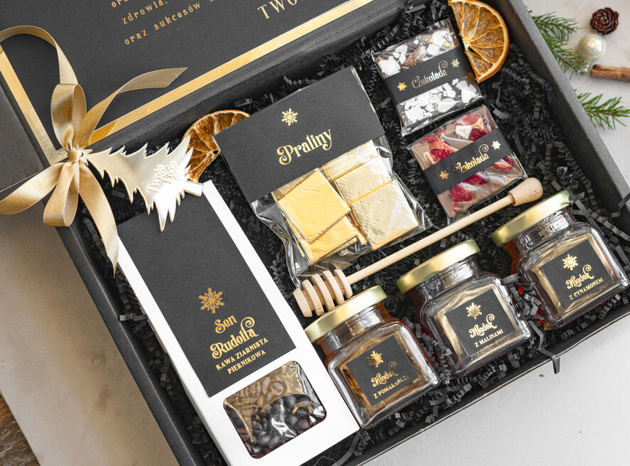Prezenty oferta dla Firm słodkie zestawy  kosze prezentowe dla firm, prezenty biznesowe z kawą i herbatą, upominki na święta dla pracowników i kontrahentów, personalizowane prezenty firmowe, zestawy świąteczne z logo, firmowe upominki świąteczne7