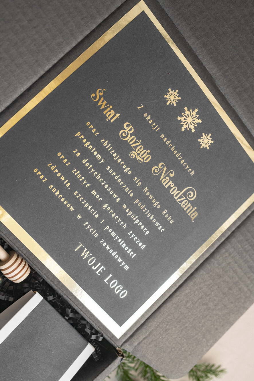 Prezenty oferta dla Firm słodkie zestawy  kosze prezentowe dla firm, prezenty biznesowe dla firm z kawą i herbatą, upominki na święta dla pracowników, świąteczne gadżety dla pracowników i kontrahentów, personalizowane prezenty firmowe, zestawy świąteczne z logo, eleganckie kosze prezentowe, firmowe upominki świąteczne5