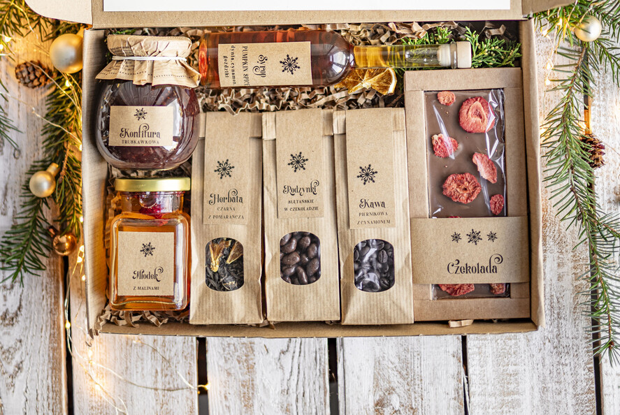 Prezenty oferta dla Firm kawa  herbata miód Prezenty na Boże Narodzenie dla klientów, bożonarodzeniowy prezent biznesowy dla firm z kawą  i  herbatą, paczki na święta dla pracowników, upominek biznesowy box swiąteczny zestaw z logo 2