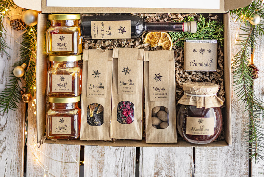 Prezenty oferta dla Firm kawa  herbata miód Prezenty na Boże Narodzenie dla klientów, bożonarodzeniowy prezent biznesowy dla firm herbata i miód, paczki na święta dla pracowników, upominek biznesowy box swiąteczny zestaw z logo 2