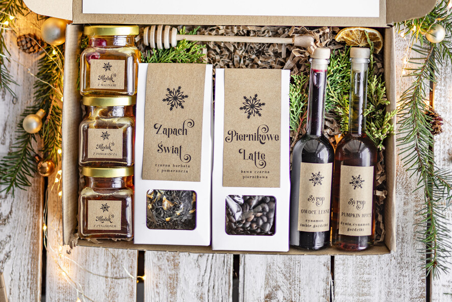 Prezenty oferta dla Firm kawa  herbata miód Prezenty na Boże Narodzenie dla klientów, bożonarodzeniowy prezent biznesowy dla firm z kawą i herbatą, paczki na święta dla pracowników, upominek biznesowy box swiąteczny zestaw z logo 2