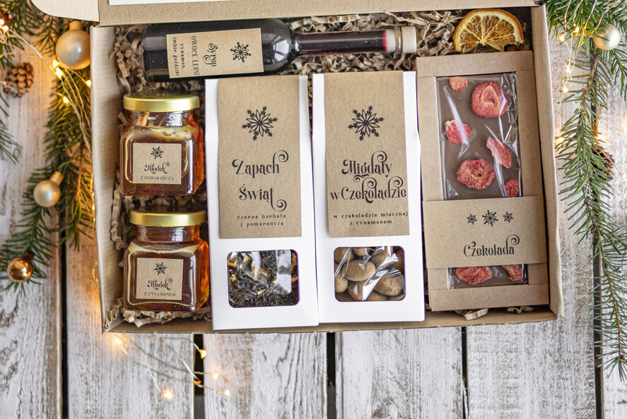 Prezenty oferta dla Firm kawa  herbata miód Prezenty na Boże Narodzenie dla klientów, bożonarodzeniowy prezent biznesowy dla firm herbata i miód, paczki na święta dla pracowników, upominek biznesowy box swiąteczny zestaw z logo 2