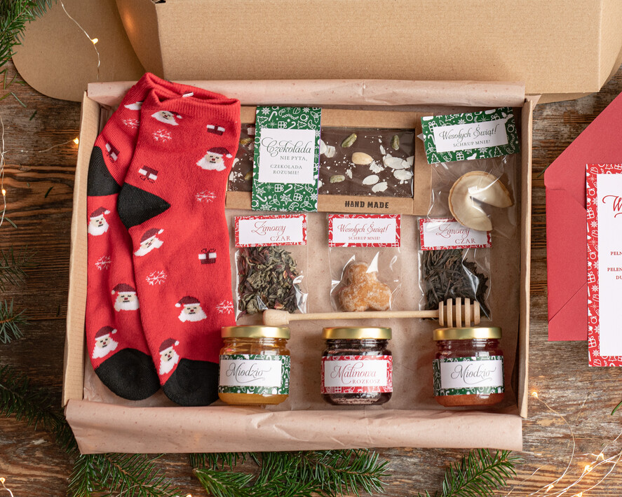 Prezenty oferta dla Firm zestawy skarpetki, koszulki z nadrukiem zestawy świąteczne oferta bożonarodzeniowa dla firm skarpetki z mikołajem dla pracowników  0