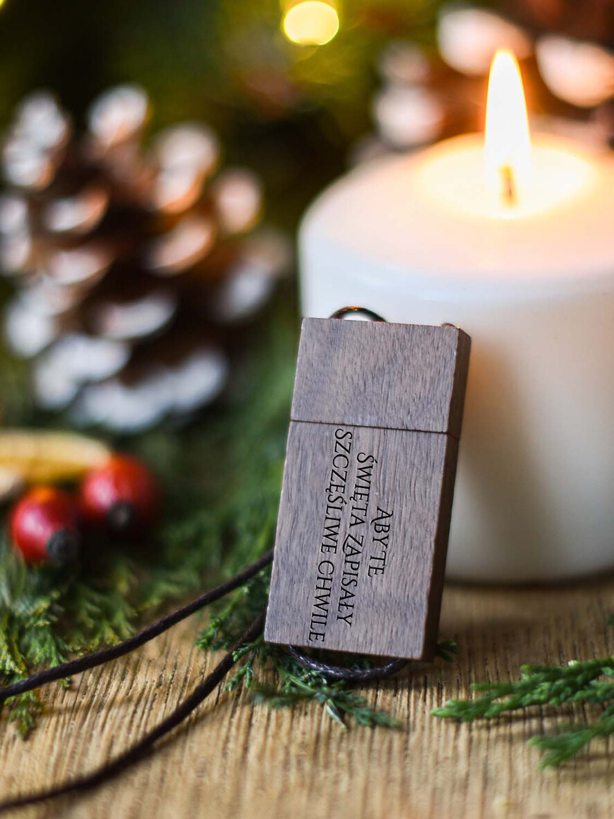 Prezenty oferta dla Firm pendrive podstawki na tablet telefon  zestawy świąteczne prezent z logo firmy drewniany pendrive2
