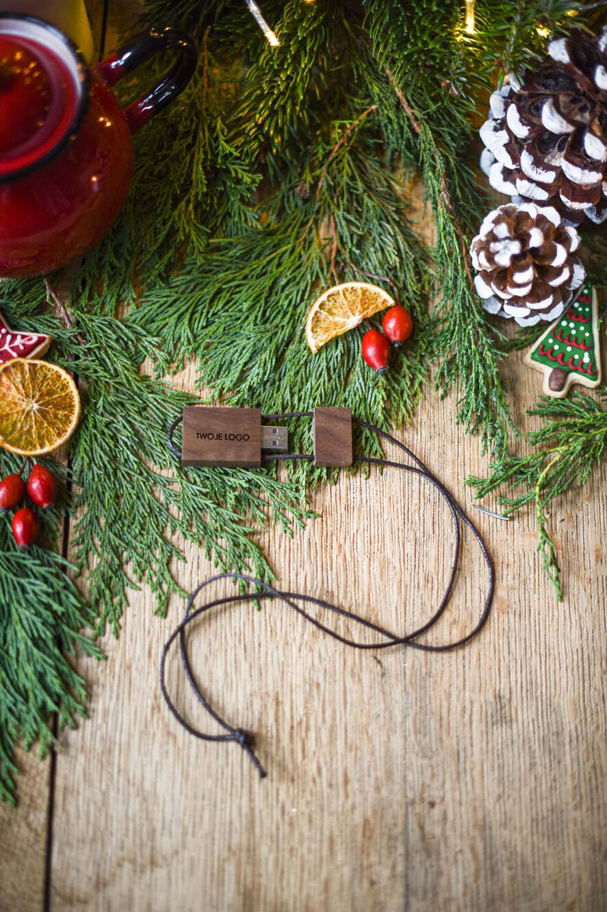 Prezenty oferta dla Firm pendrive podstawki na tablet telefon  zestawy świąteczne prezent z logo firmy drewniany pendrive3