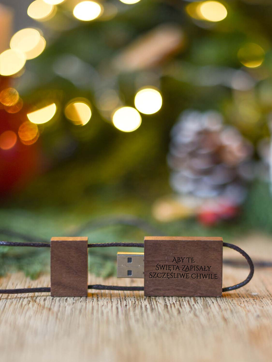 Prezenty oferta dla Firm pendrive podstawki na tablet telefon  zestawy świąteczne prezent z logo firmy drewniany pendrive0