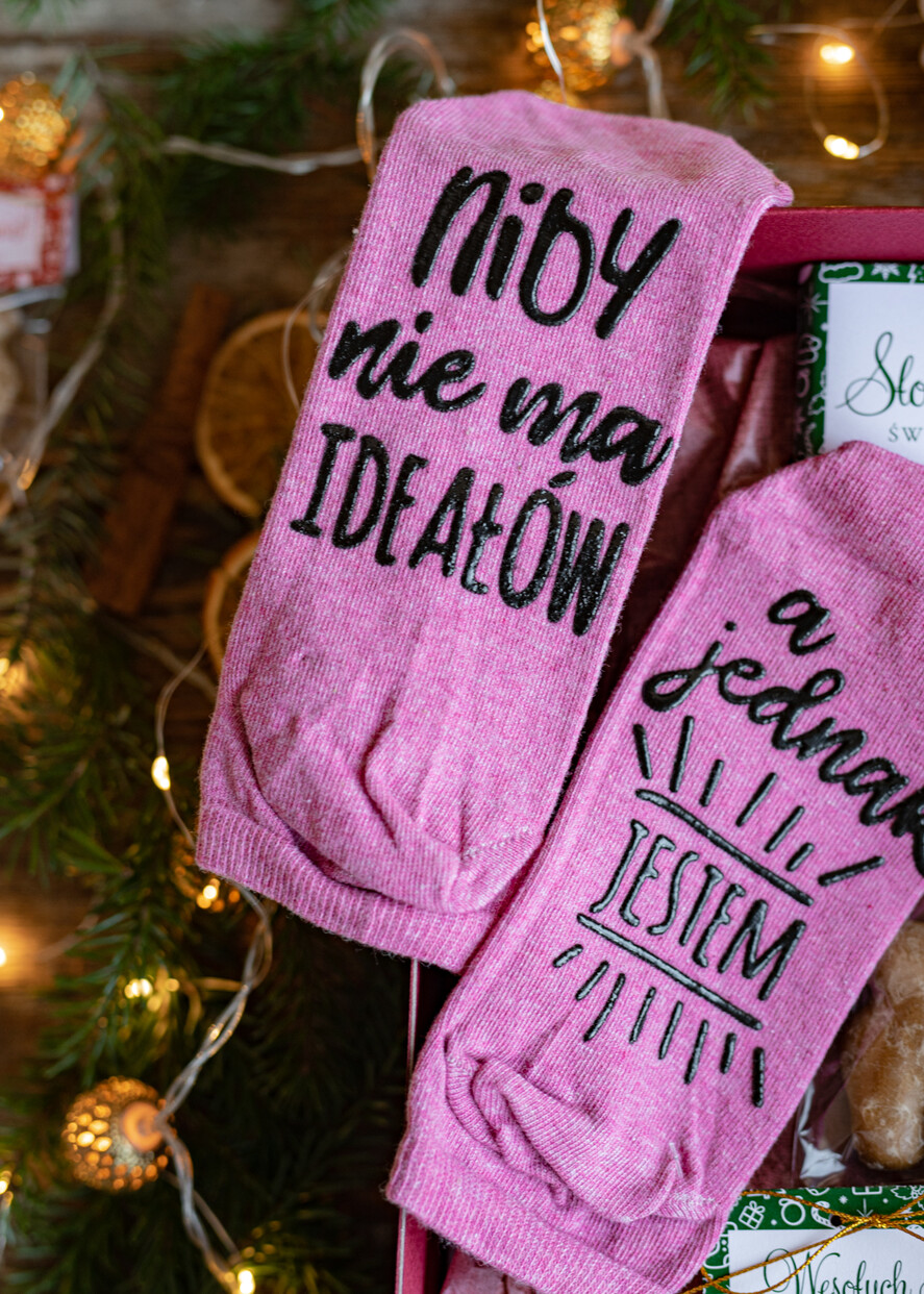 prezenty dla niej zestawy do grzańca zestaw świąteczny upominki na boże narodzenie dla siostry butelka z bąbelkami i słodkości 2