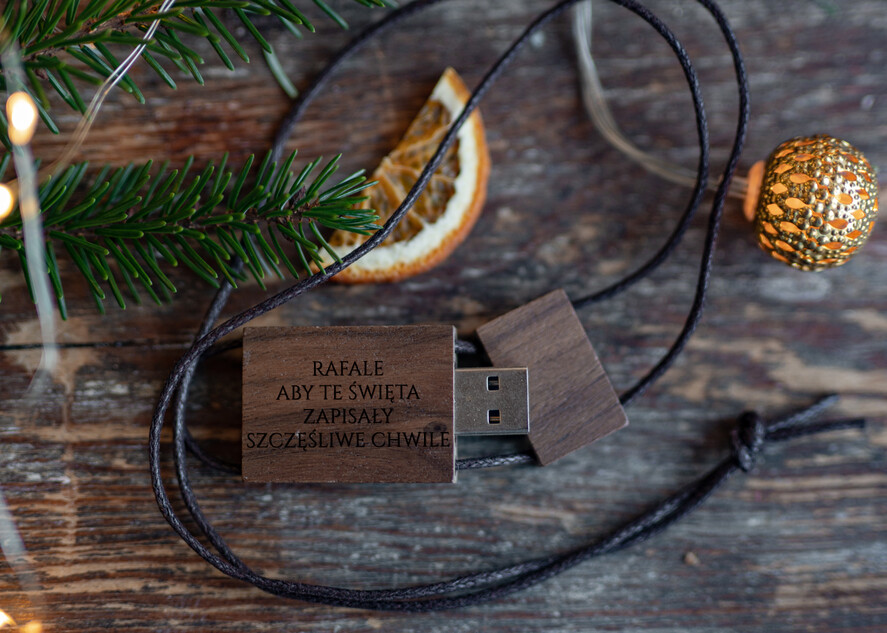 prezenty dla niego pendrive podstawki na tablet telefon  pomysły na prezenty świąteczne dla mężczyzny pendrive3