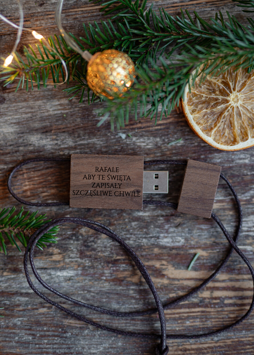 prezenty dla niego pendrive podstawki na tablet telefon  pomysły na prezenty świąteczne dla mężczyzny pendrive4