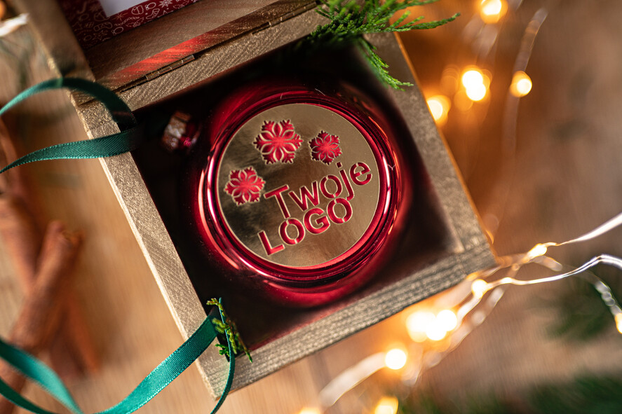 Prezenty oferta dla Firm drobne prezenty dla firm Prezent Biznesowy Na Święta z Logo Ekskluzywna Bombka z logo na choinkę z Logo Firmy życzenia zapakowane w  drewniane pudełko 5