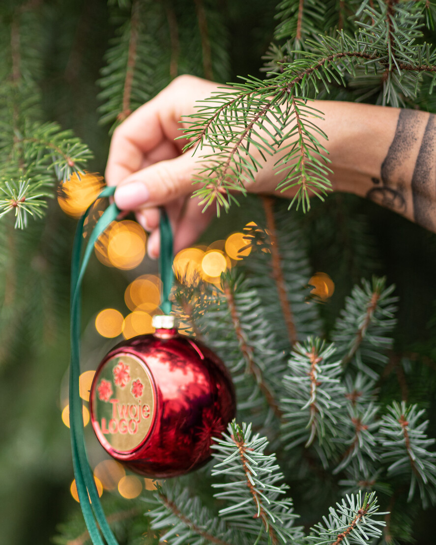 Prezenty oferta dla Firm drobne prezenty dla firm Prezent Biznesowy Na Święta z Logo Ekskluzywna Bombka z logo na choinkę z Logo Firmy życzenia zapakowane w  drewniane pudełko 2