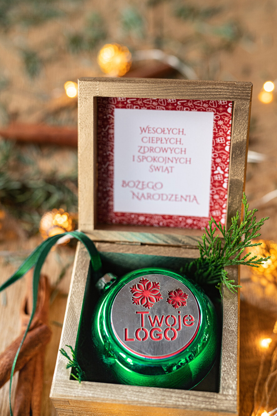 Prezenty oferta dla Firm drobne prezenty dla firm Prezent Biznesowy Na Święta z Logo Ekskluzywna Bombka z logo na choinkę z Logo Firmy , życzenia zapakowane w  drewniane pudełko 2