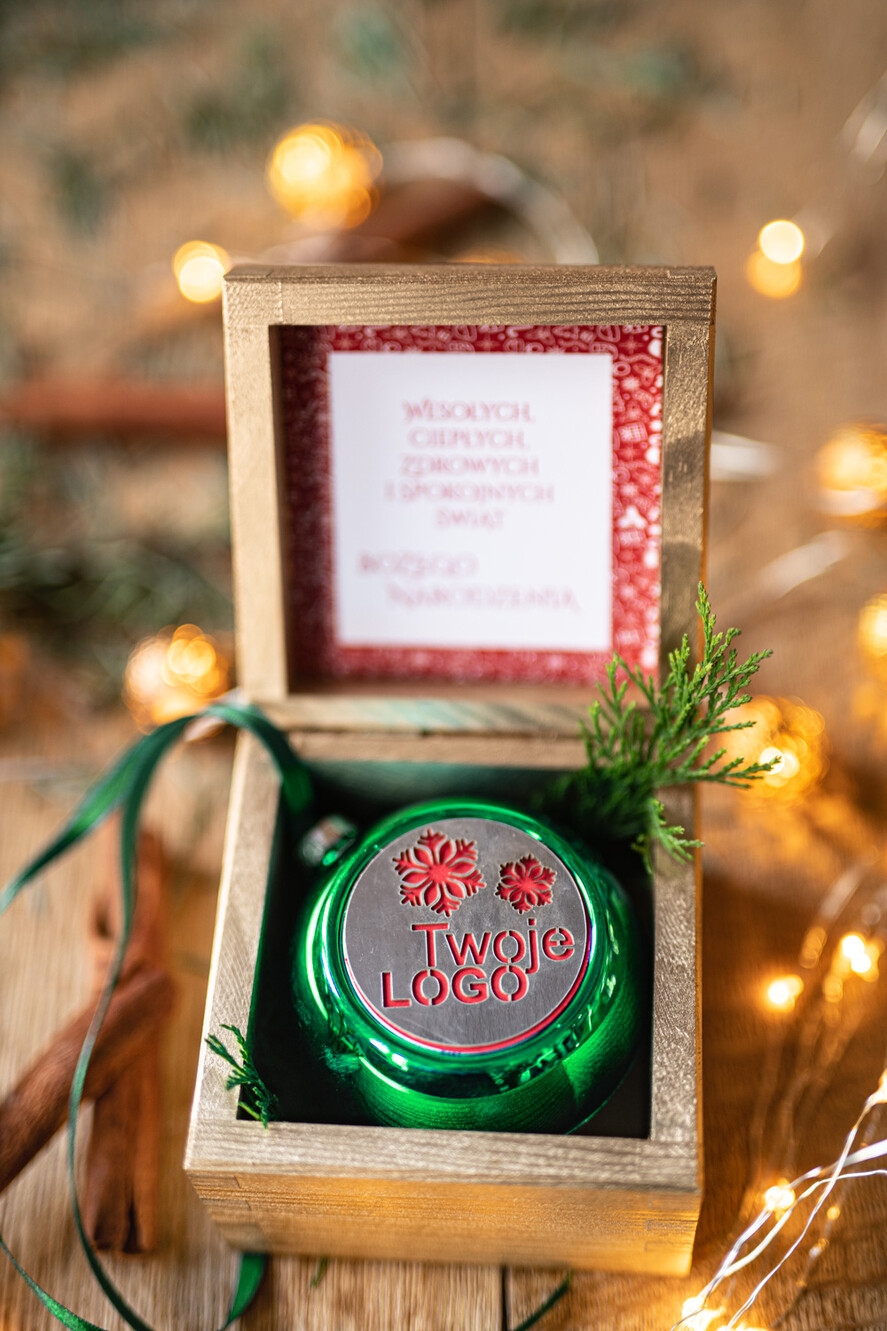 Prezenty oferta dla Firm drobne prezenty dla firm Prezent Biznesowy Na Święta z Logo Ekskluzywna Bombka z logo na choinkę z Logo Firmy , życzenia zapakowane w  drewniane pudełko 4