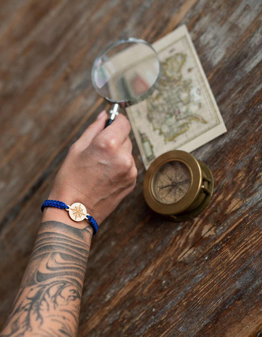 prezenty dla niej bransoletki szczęścia  Pomysł na Prezent dla Dziewczyny Bransoletka drewniana Róza wiatrów Super Pomysł na Prezent dla Podróżniczki Drewniana Bransoletka 0