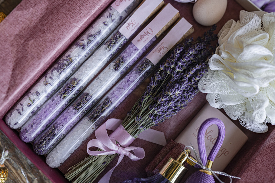 prezenty dla niej zestawy kosmetyczne  pomysł na praktyczny prezent dla mamy pod choinkę, zestaw prezentowy aromatrapia kapielowa1