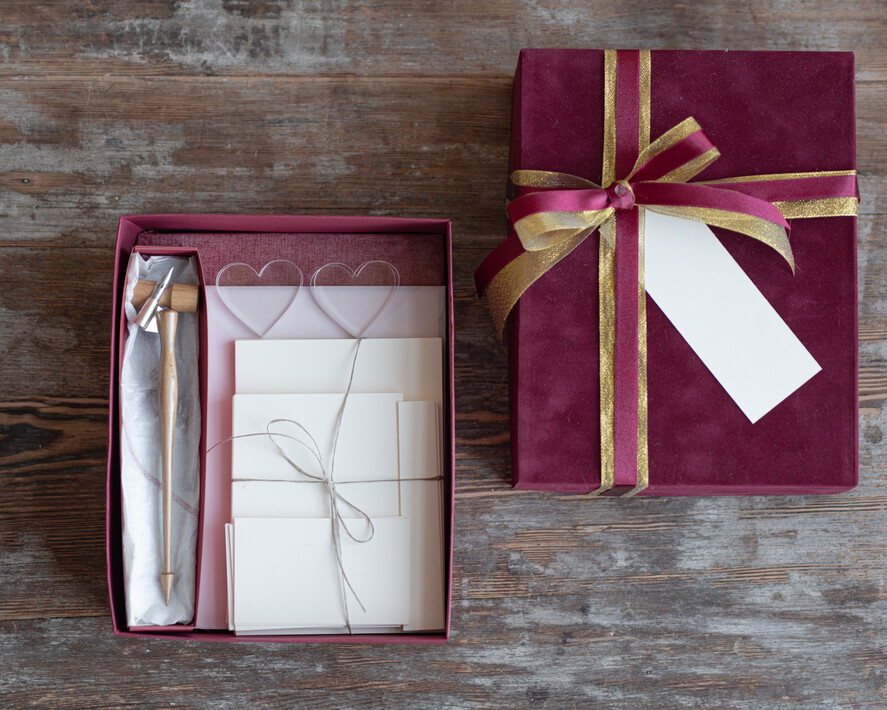 prezenty dla niej kaligrafia prezent na swieta zestaw papterii wraz z piekna debowa obsadka 1