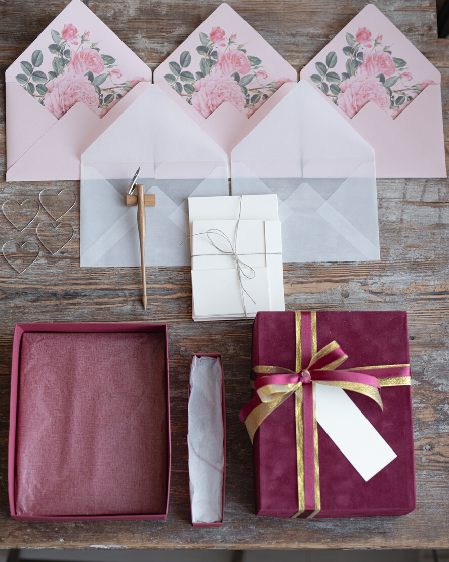 prezenty dla niej kaligrafia prezent na swieta zestaw papterii wraz z piekna debowa obsadka 3