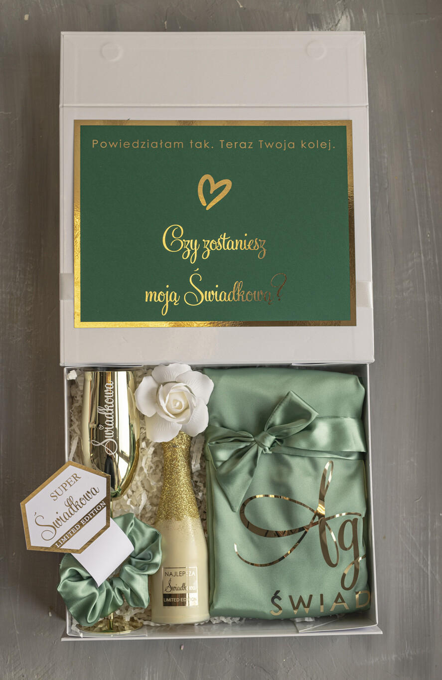 Prezenty dla świadków boxy prezentowe dla Świadkowej, prośba o świadkowanie  czy zostaniesz moją świadkową pomysł na prezent dla świadkowej, Box prezentowy dla świadkowej z miętowym szlafrokiem, zestaw prezentowy dla druhny1