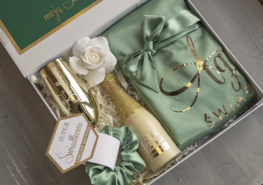 Prezenty dla świadków boxy prezentowy dla Świadkowej, prośba o świadkowanie  czy zostaniesz moją świadkową pomysł na prezent dla świadkowej, Box prezentowy dla świadkowej z miętowym szlafrokiem, zestaw prezentowy dla druhny5